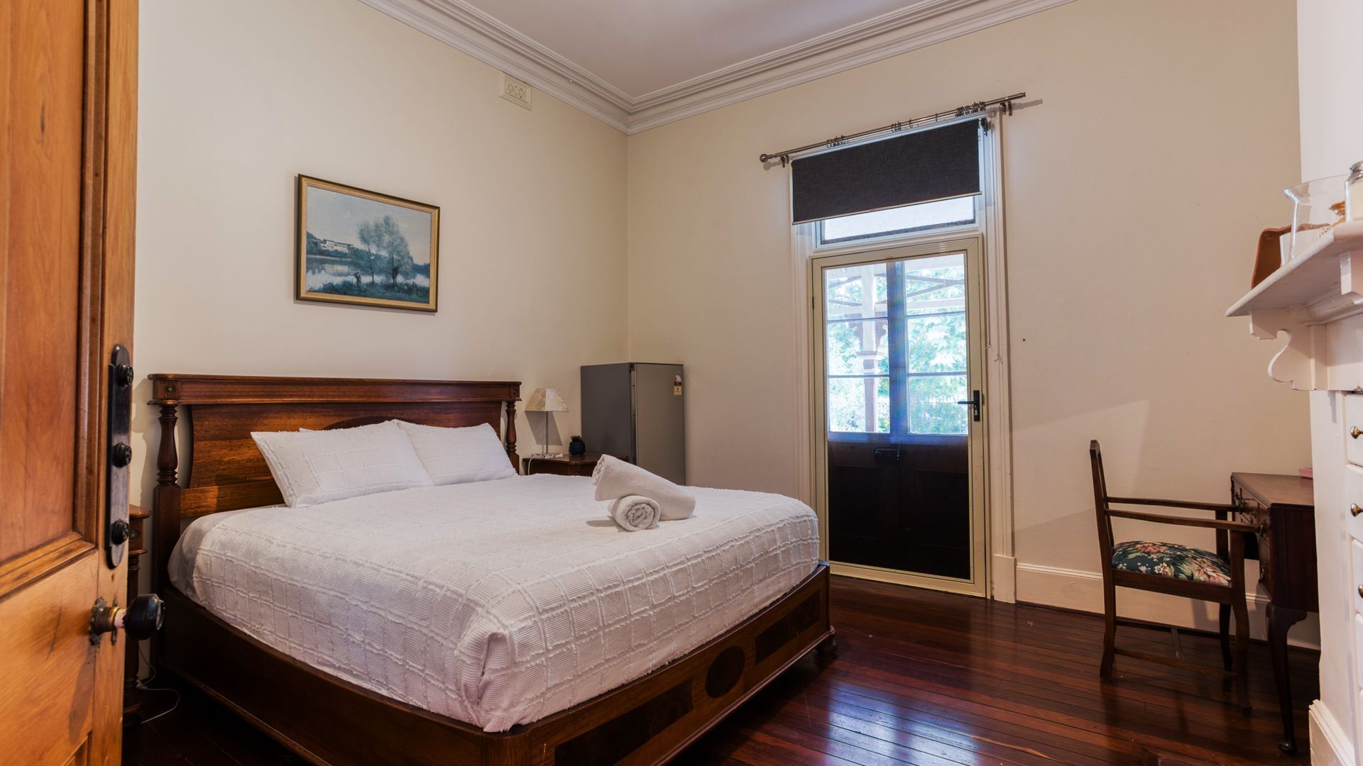 4 bedrooms, desk, free WiFi, bed sheets