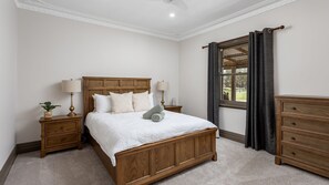 4 habitaciones, tabla de planchar con plancha y cuna de viaje 