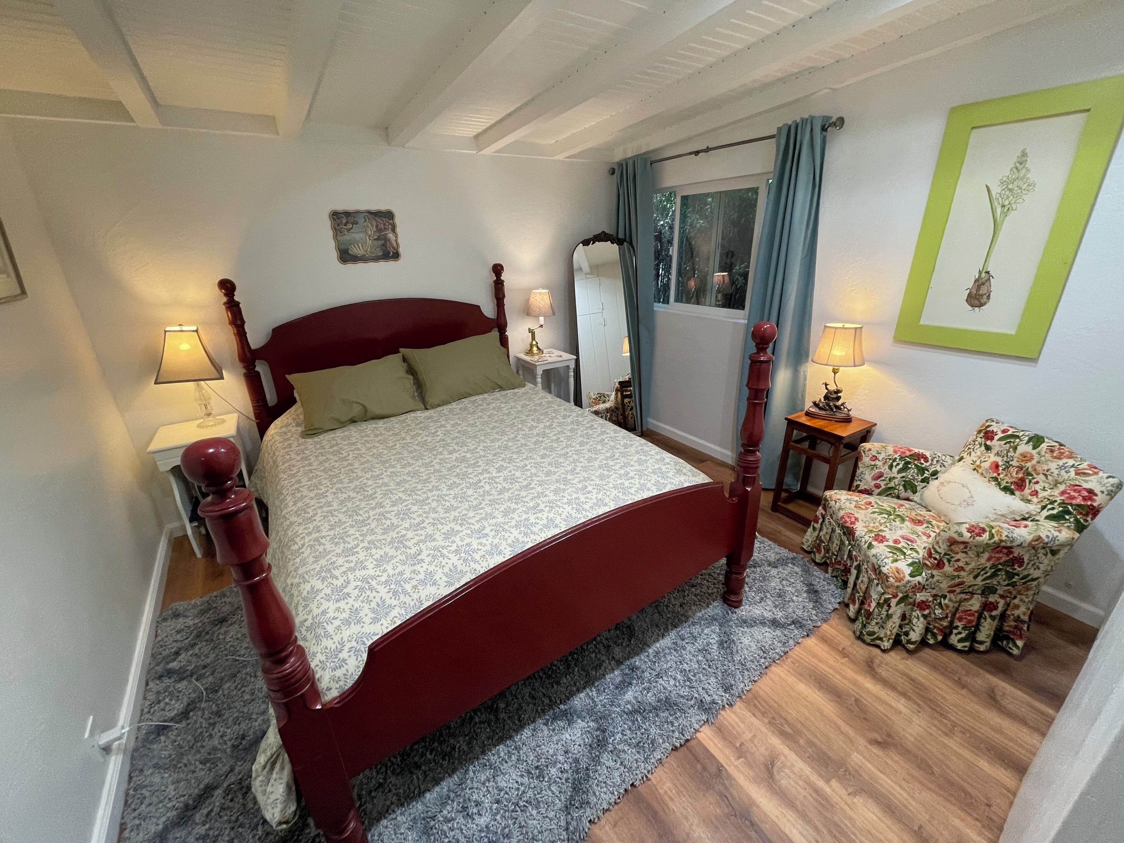 3 bedrooms, desk, travel cot, free WiFi
