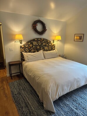 WiFi, bed sheets - Sal's Beach Cottage Retreat (Fort Bragg)