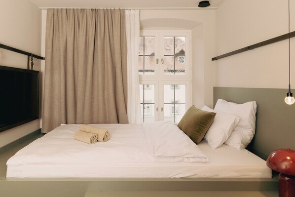 Double Room Single Use | In-room safe, desk, laptop workspace, blackout drapes