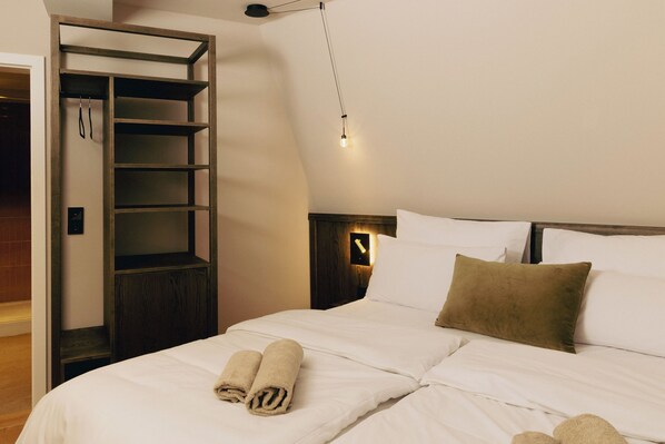 Caja de seguridad en la habitación y escritorio 