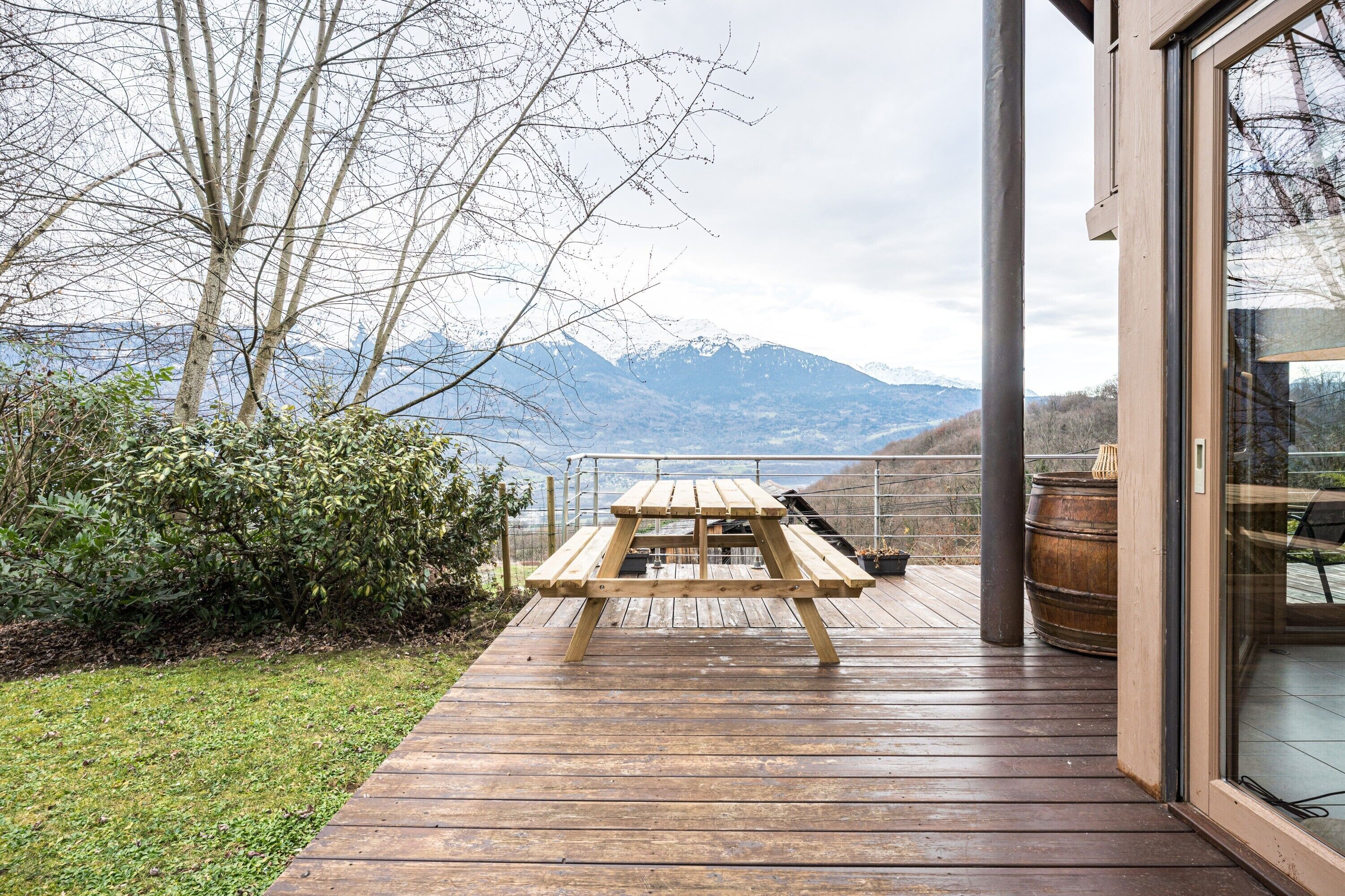 屋外ダイニングエリア