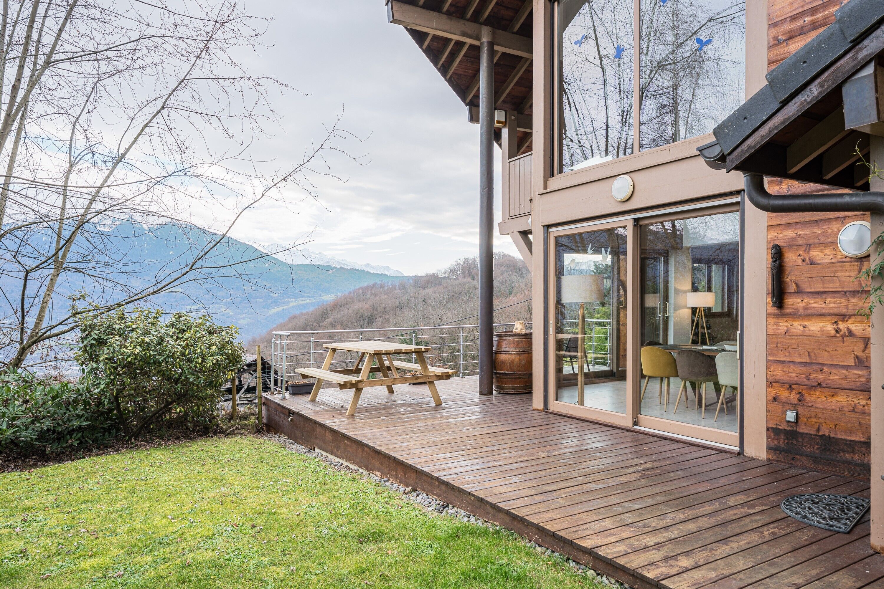 屋外ダイニングエリア