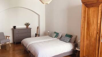 Fer et planche Ă repasser, accĂšs Internet, draps fournis