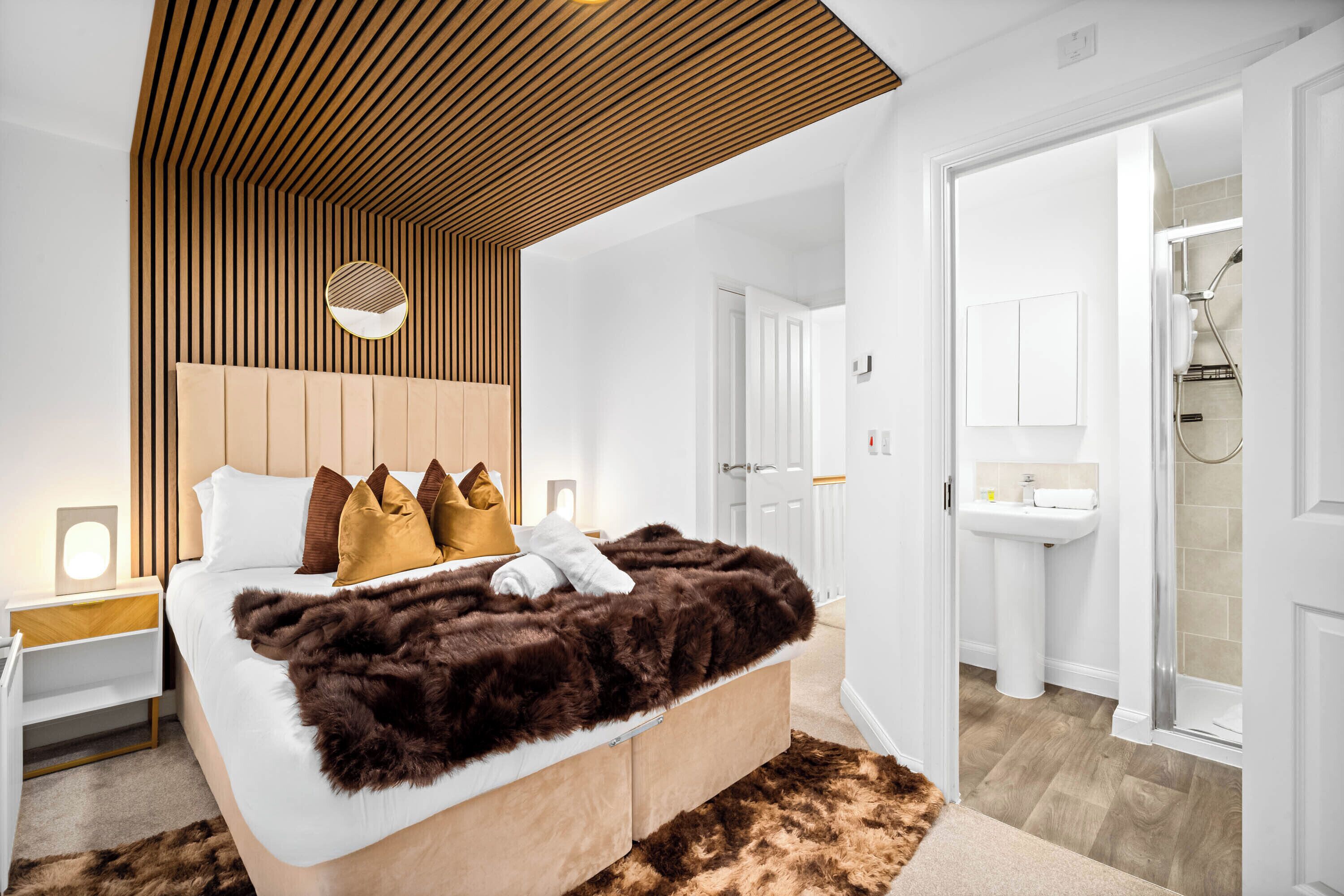 Iron/ironing board, travel cot, WiFi, bed sheets