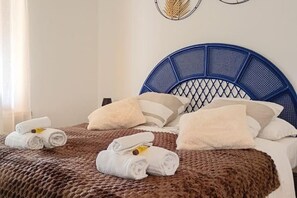 Iron/ironing board, Internet - The Pomegranate Apartment - Relaxation and Nature on the Lake (moniga del garda)