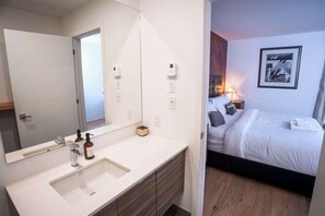 4 Schlafzimmer, Bügeleisen/Bügelbrett, WLAN, Bettwäsche
