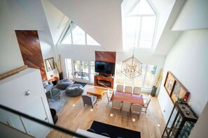 TV, offices - 408 | Modern Condo | Pool & Panoramic View (Baie-Saint-Paul)