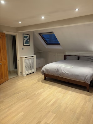 Strykejern/-brett, wi-fi (inkludert) og sengetøy