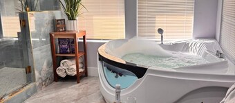 Luxury Lake James Retreat/Pool/Epic Game Room/PS5