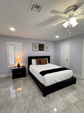 Iron/ironing board, WiFi, bed sheets