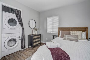Cuna de viaje, wifi gratis y ropa de cama 
