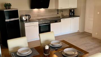 Refrigerador, horno, placa de cocina, lavavajillas