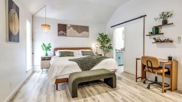 Iron/ironing board, travel crib, free WiFi, bed sheets