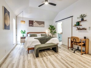 Fer et planche à repasser, lit parapluie, Wi-Fi gratuit, draps fournis