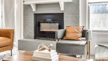 Télévision, cheminée