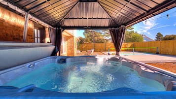 Bañera de hidromasaje exterior