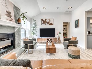 Télévision, cheminée