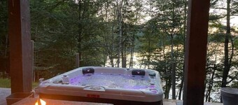 Millet Lake House • Hot Tub •  Sandy Private Beach • Chester