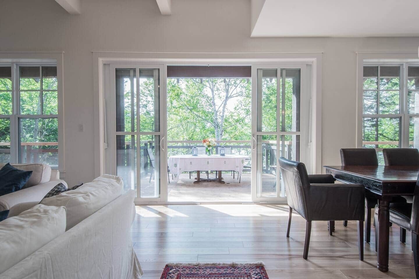 Téléviseur, foyer, chaîne audio