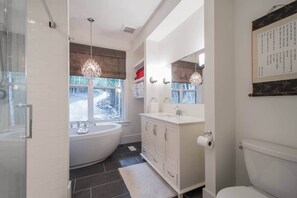 Hair dryer, towels - Millet Lake House • Hot Tub •  Sandy Private Beach • Chester (Chester)