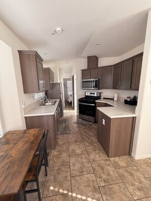 Private kitchen - River Lagoon #83 (Ehrenberg)