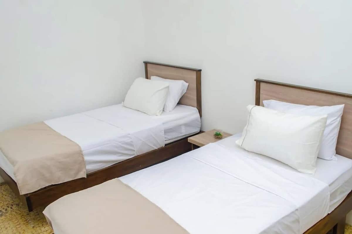 Deluxe Twin Room | Desk, free WiFi