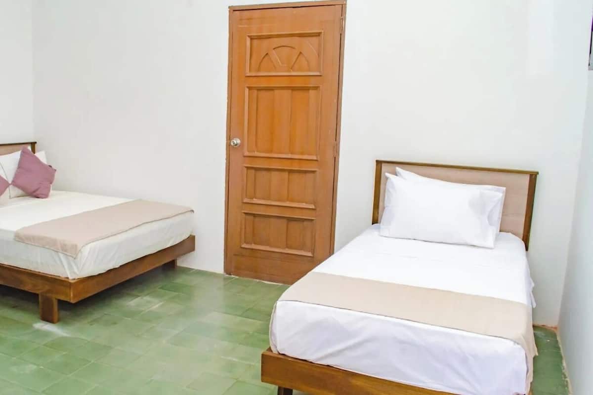Deluxe Triple Room | Desk, free WiFi