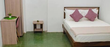 デスク、WiFi (無料)