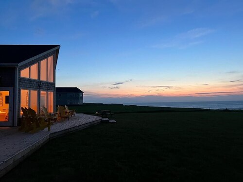 Ocean Front Cottage With Panoramic Water Views- Seconds To Cousin's Shore Beach