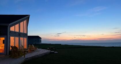 Ocean Front Cottage With Panoramic Water Views- Seconds To Cousin's Shore Beach