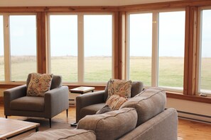 Interior - Ocean Front Cottage With Panoramic Water Views- Seconds To Cousin's Shore Beach (Kensington)