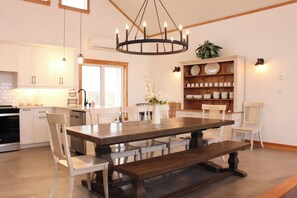 Dining - Ocean Front Cottage With Panoramic Water Views- Seconds To Cousin's Shore Beach (Kensington)