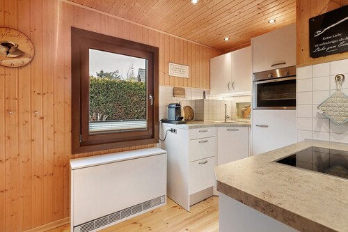 Ferienhaus 'Frenkhausener Ruhepol' mit Bergblick, privater Terrasse und WLAN