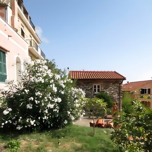 Property grounds - 'Gelsomino' Room with Hill View and Garden (finale ligure)