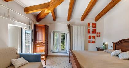 Zimmer „Rosmarino“ mit Hügelblick