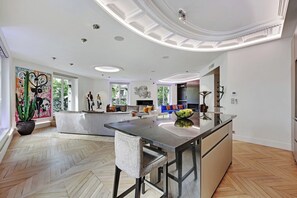 Interior - STEP INTO AN EXTRAORDINARY HIGH-END, ONE OF A KIND PARISIAN ESCAPE–SAINT GERMAIN (Paris)