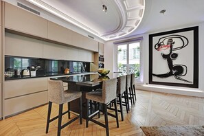 Fridge, microwave, oven, dishwasher - STEP INTO AN EXTRAORDINARY HIGH-END, ONE OF A KIND PARISIAN ESCAPE–SAINT GERMAIN (Paris)