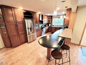 Mikrowelle, Ofen, Herdplatte, Geschirrspüler