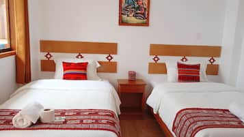 Standardværelse med 2 enkeltsenge - terrasse - udsigt til gårdsplads | Badeværelse | Bruser, håndklæder, Sæbe, Toiletpapir