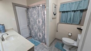 Unclassified image, 3 of 8, button - 3-bedroom house in charming Galveston. Centrally located,  close to it all! (Galveston)