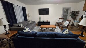 Living area - 3-bedroom house in charming Galveston. Centrally located,  close to it all! (Galveston)