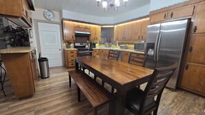 Private kitchen - 3-bedroom house in charming Galveston. Centrally located,  close to it all! (Galveston)