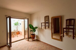 Interior - Holiday Home 'Unique Home in Historic Centre' with Private Terrace and Wi-Fi (Lagos)
