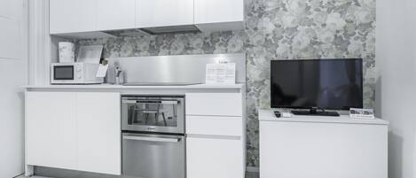 Mikrowelle, Ofen, Herdplatte, Geschirrspüler