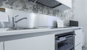 Microwave, oven, stovetop, dishwasher - Delightful apartment in downtown Milan (Milano)