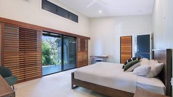 5 bedrooms, iron/ironing board, WiFi, bed sheets