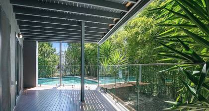 Flinders Haven Poolside Escape by the Beach