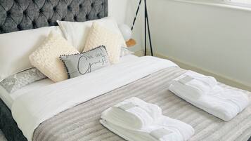 Iron/ironing board, free WiFi, bed sheets